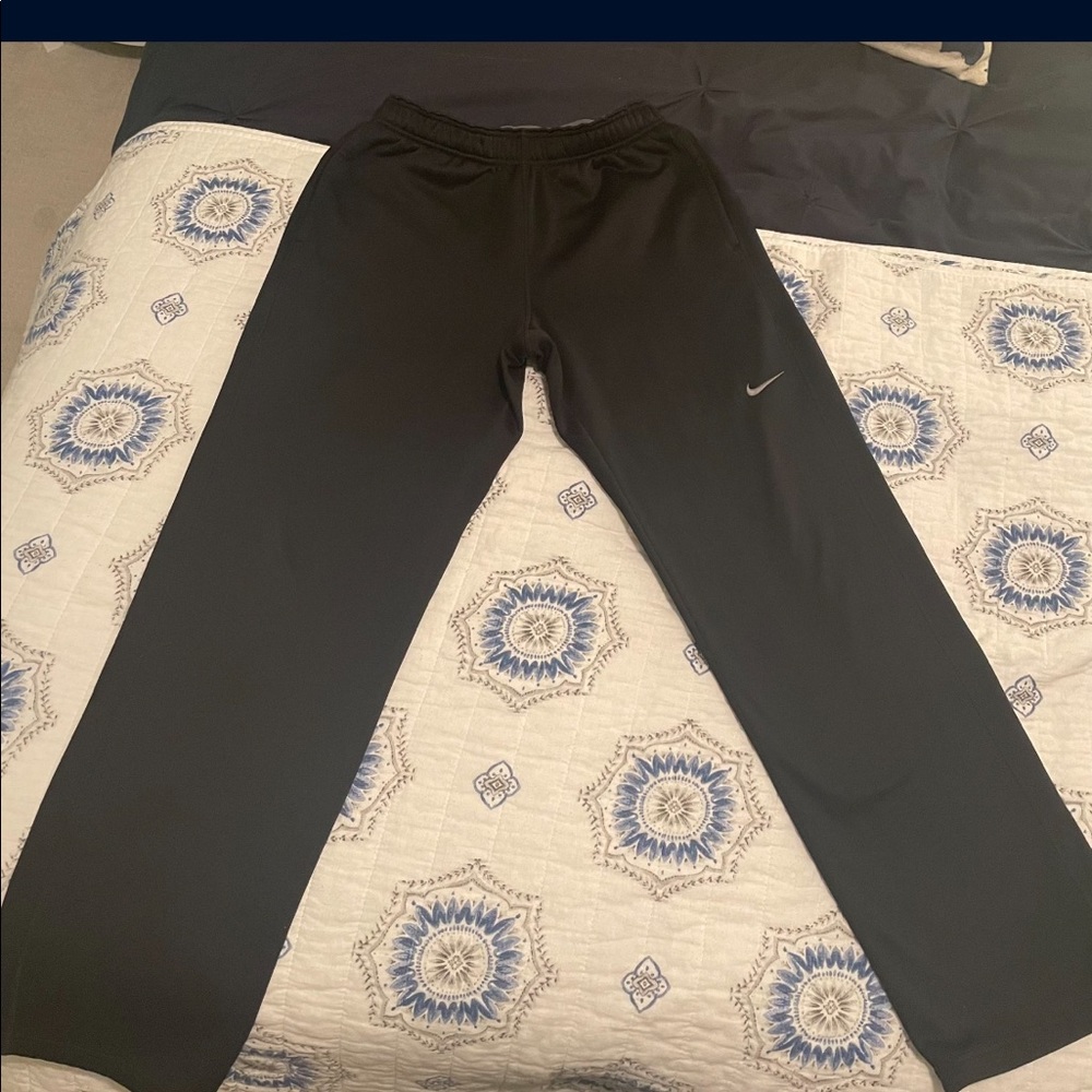 Nike Sweats Therma-Fit Sweatpants size medium